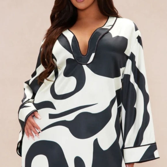 Black and White Abstract Kaftan NWT sold out style runs big - Picture 6 of 8